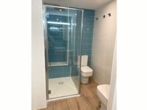 mampara de cuarto de baño turquesa