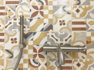 reforma baño colorido valencia