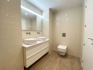 reforma baño colorido valencia